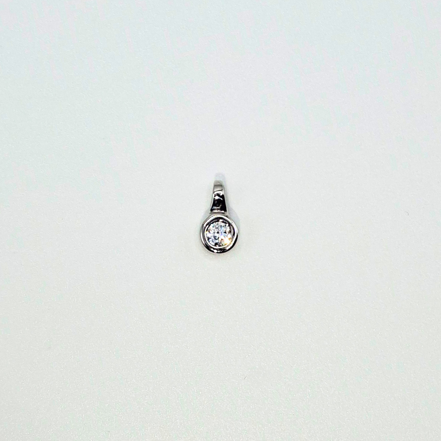 Punto de luz oro blanco 18k