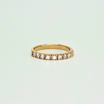 Anillo medio cintillo con circones, oro 18k