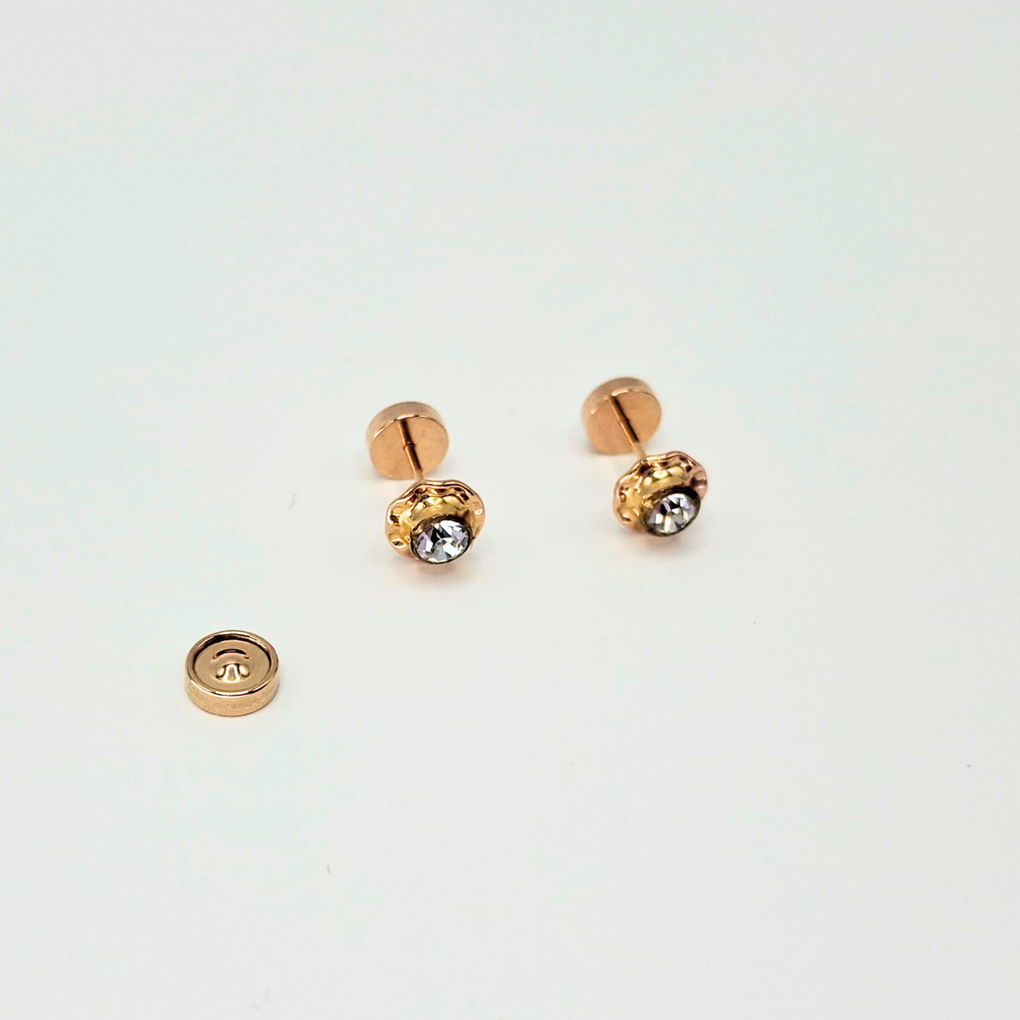 Aros abridores para bebé y niña laminados en oro de 20k modelo piedra de circón M