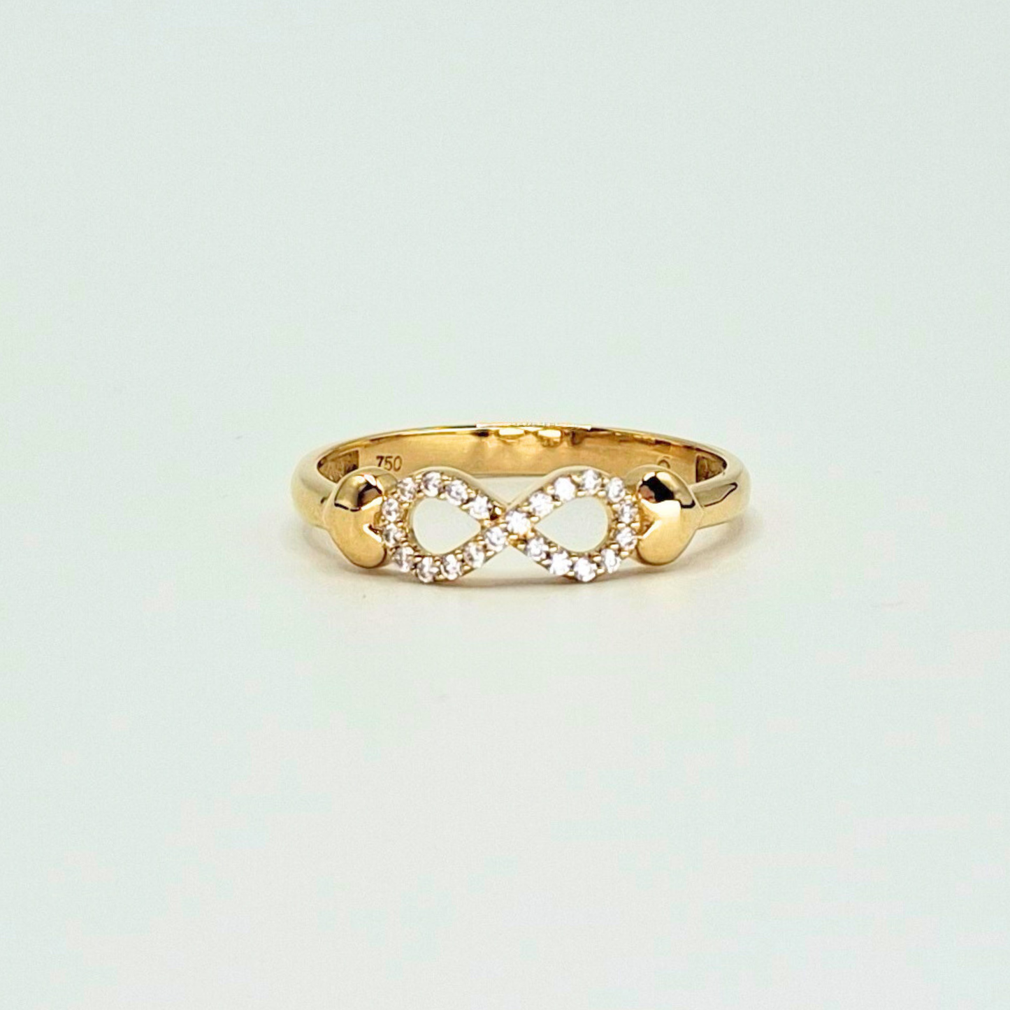 Anillo infinito con circones y corazones, oro 18k