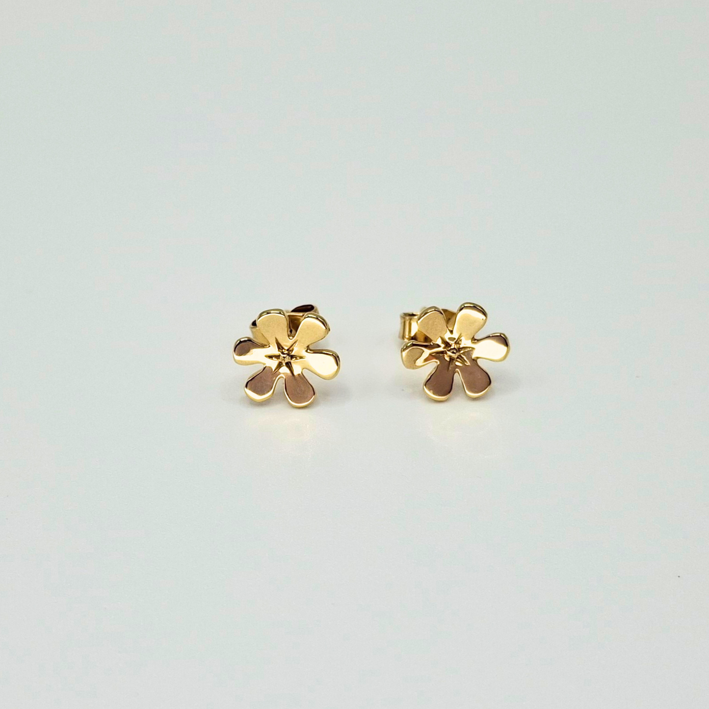 Aros flor, oro italiano 18k con cierre mariposa