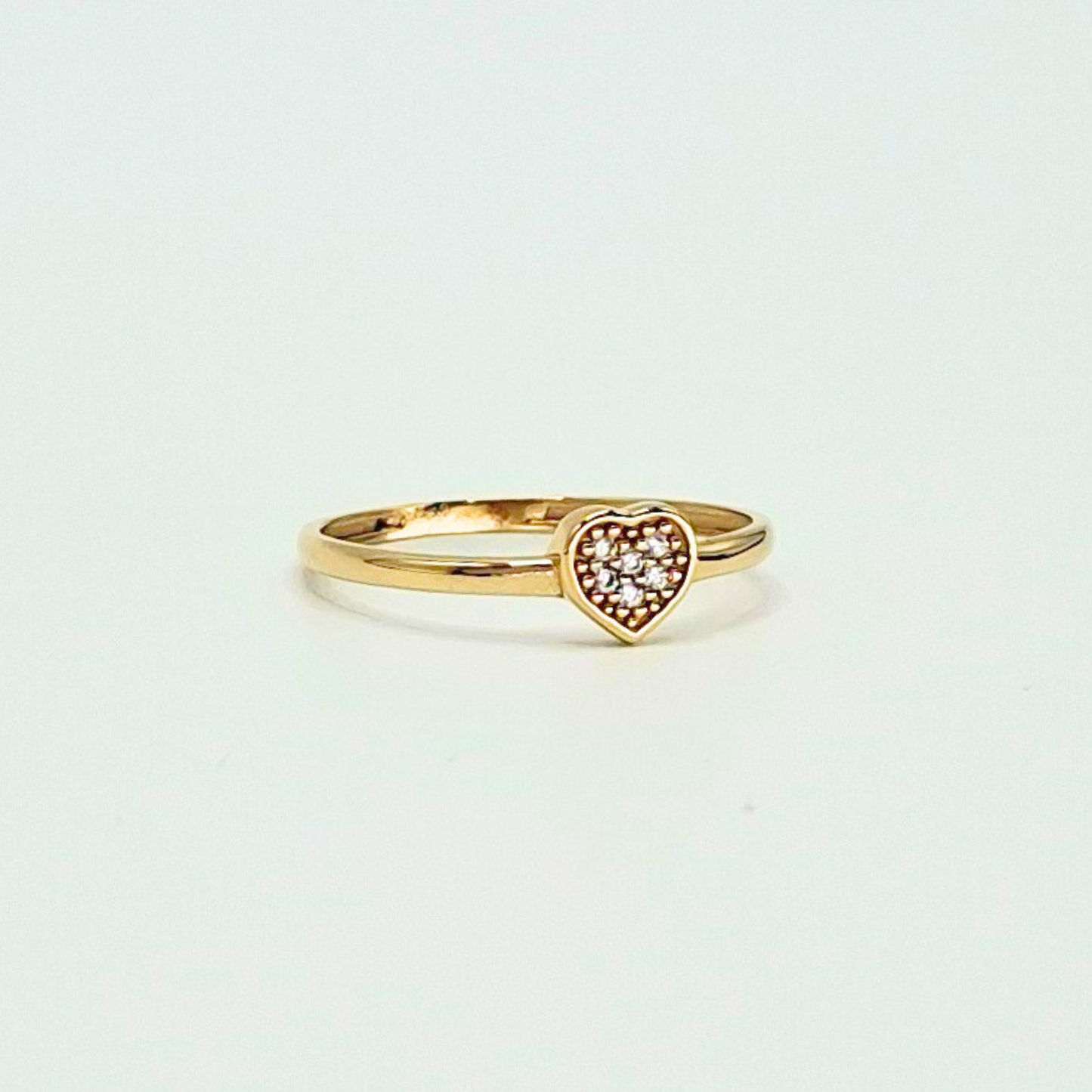 Anillo corazón P y circones, oro 18k