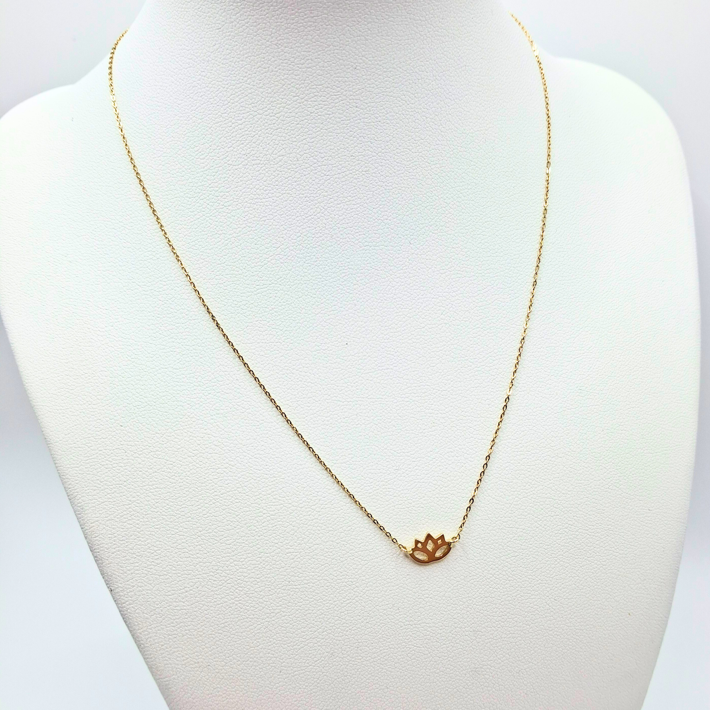 Collar modelo Flor de loto oro 18k, cadena forzatina 40 cm
