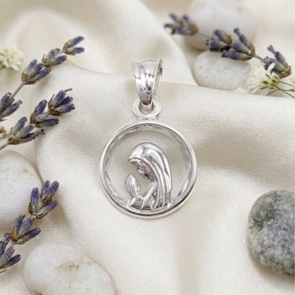 Medalla de Virgen Niña, Cristal y Plata circular
