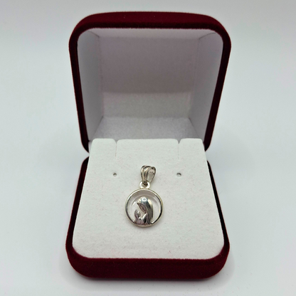 Medalla de virgen niña, cristal y plata circular