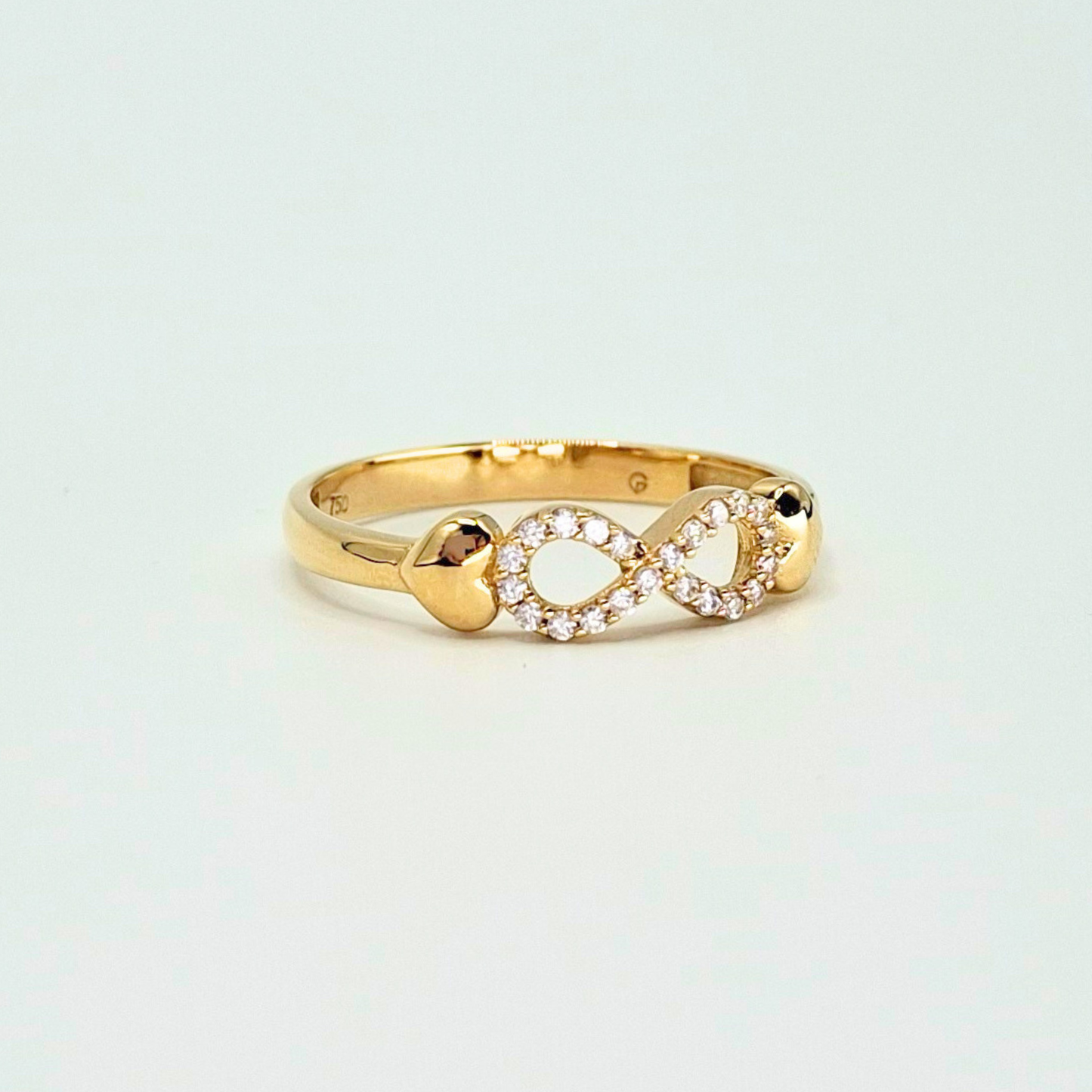 Anillo infinito con circones y corazones, oro 18k