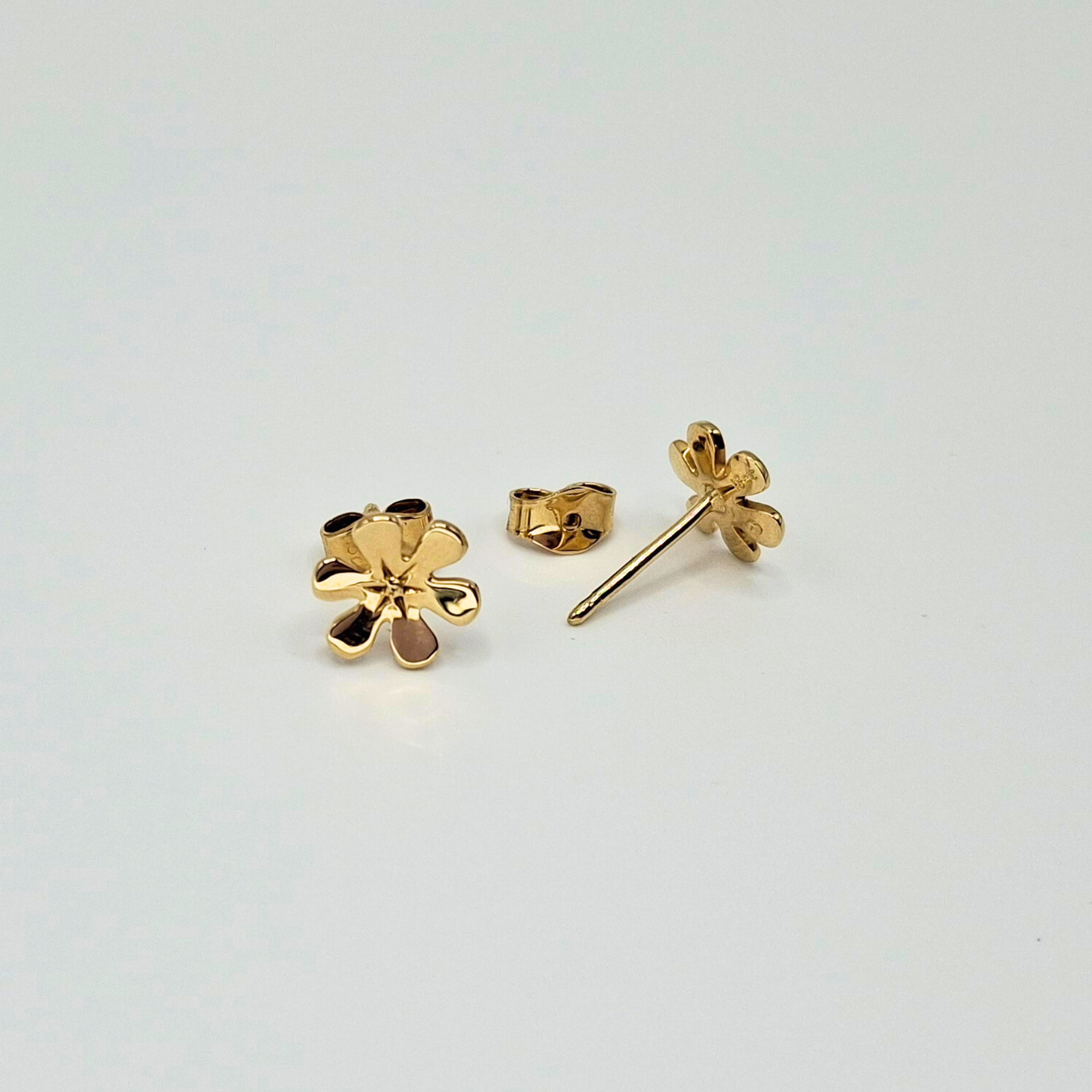 Aros flor, oro italiano 18k con cierre mariposa