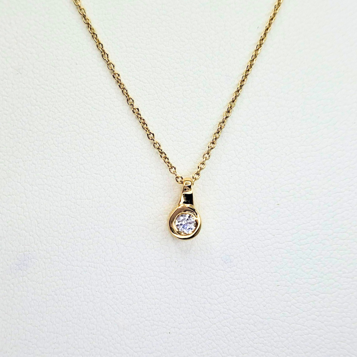 Collar punto de luz valier, oro italiano 18k.