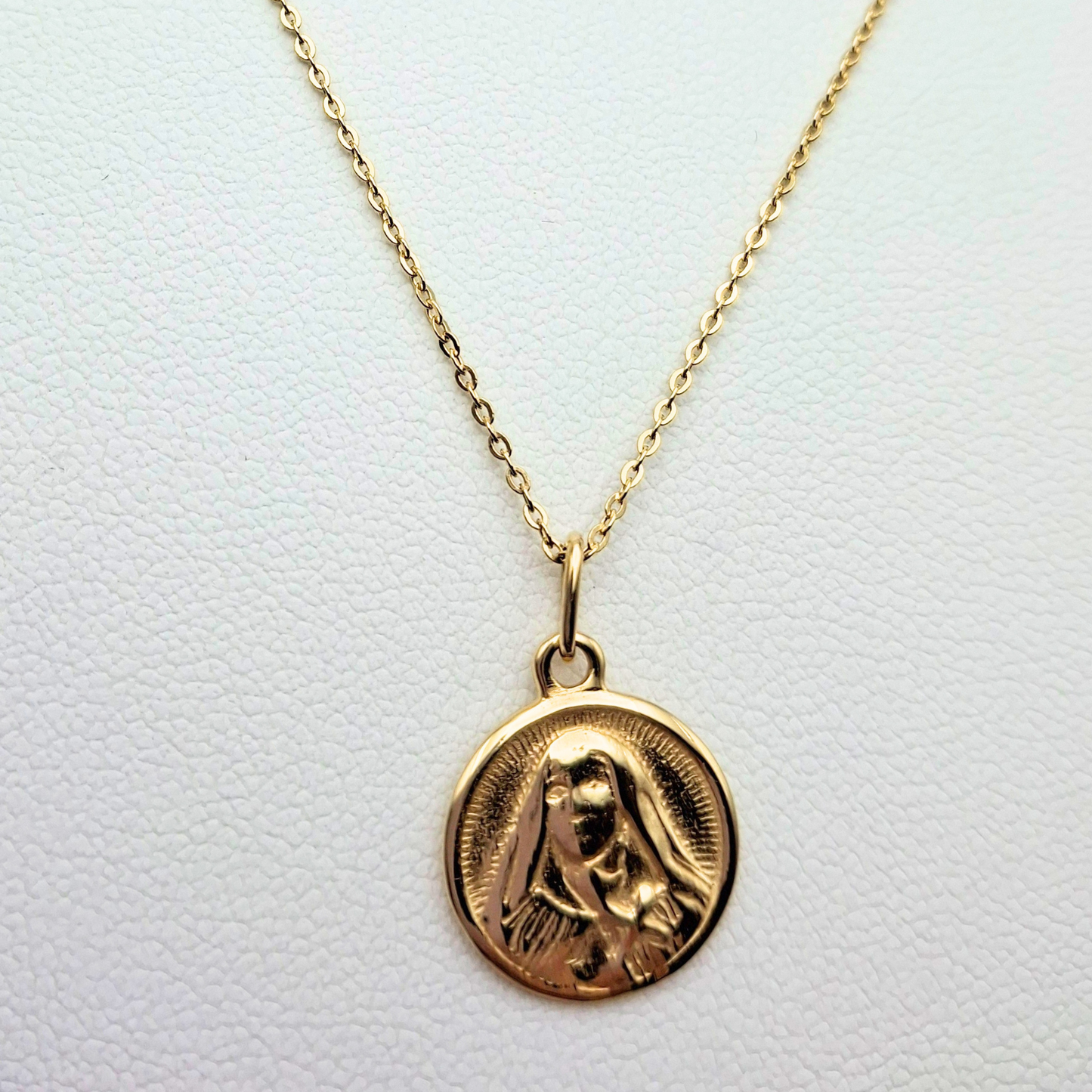 Collar medalla virgen, oro italiano 18k