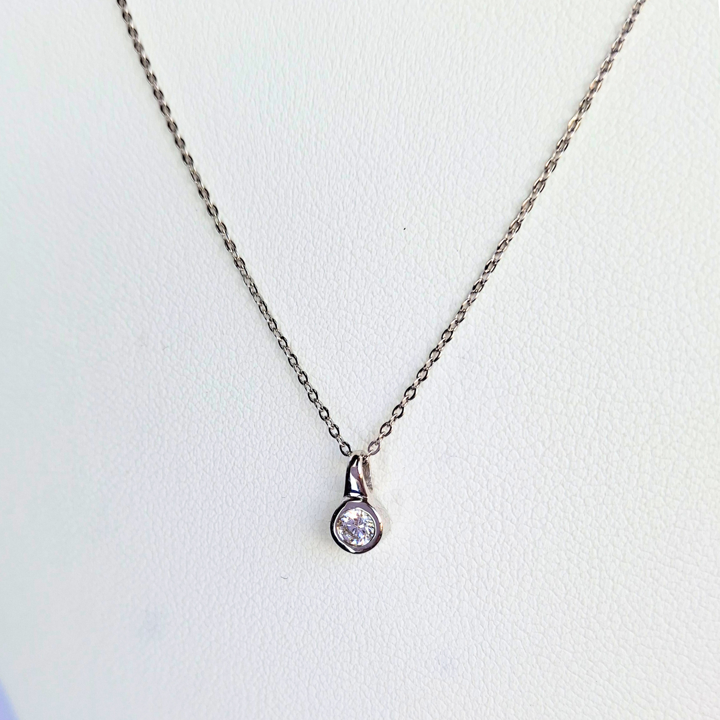 Collar Punto de luz valier, oro blanco italiano 18k