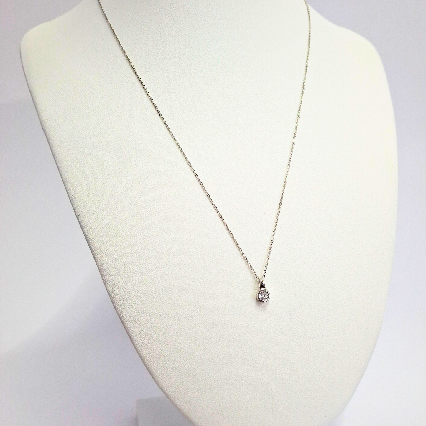 Collar Punto de luz valier, oro blanco italiano 18k